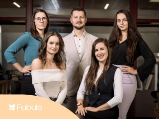 📣 Fabulo a kulisszák mögött – íme a Marketing és Sales csapat! 🤎 👩‍💻 Kriszta, Iván, Denisza, Natasa, Dóri, Niki és Diana...